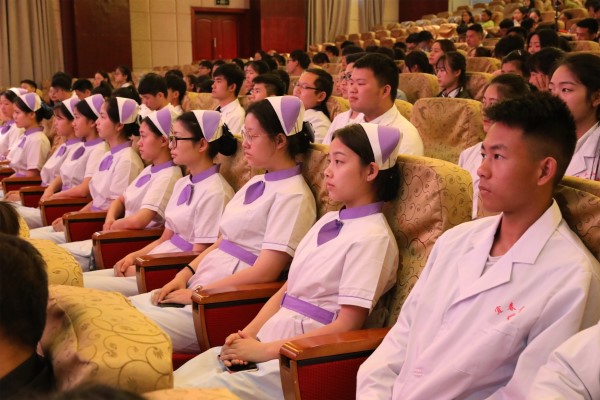 必赢官网师生收听收看纪念五四运动100周年大会直播