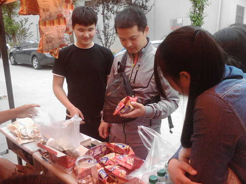 职院卖场有了“家”，每周二下午都与你不见不散了2_副本.jpg