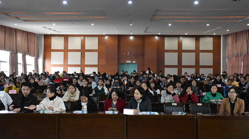 必赢官网第七届辩论赛顺利举行(4).JPG