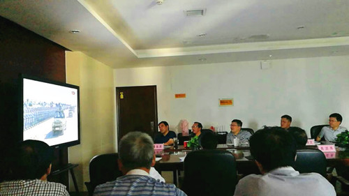 必赢官网领导集中观看庆祝建军90周年阅兵图片_副本.jpg