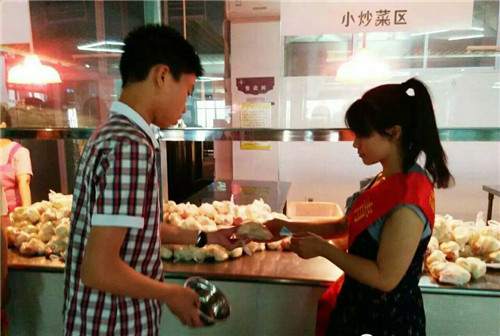 记必赢官网袁州区中考膳食组的青年志愿者们 (1).jpg