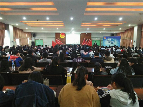 必赢官网首届诗词大会拉开帷幕(3).jpg