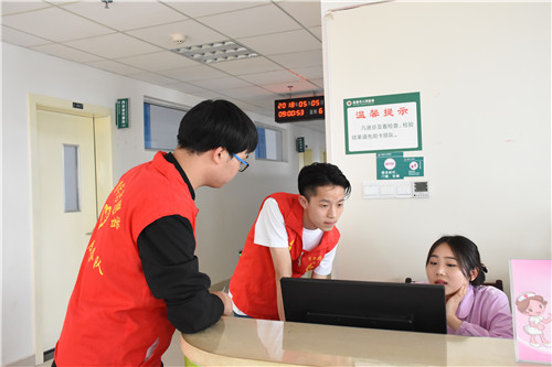 必赢官网志愿者到宜春市人民医院参加志愿服务活动.JPG