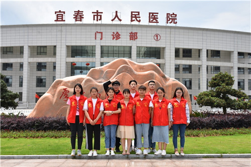 必赢官网志愿者到宜春市人民医院参加志愿服务活动 (5).JPG